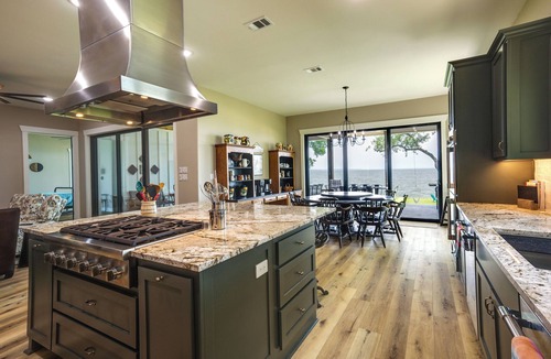 Onalaska House | Lakefront Onalaska Home w/Screened-In Porch!