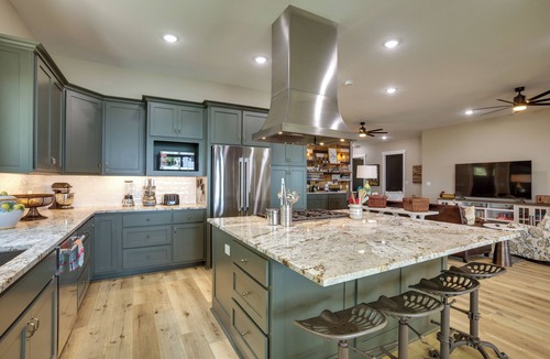 Onalaska House | Lakefront Onalaska Home w/Screened-In Porch!