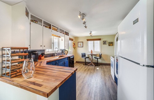 Oroville House | Lakefront Oroville Paradise: Private Beach & Dock!