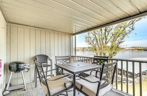 Osage Beach Apartment | Lakefront Osage Beach Condo with Balcony and Pool