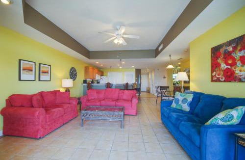 Osage Beach House | Lakefront Osage Beach Condo: Balcony & Pool Access