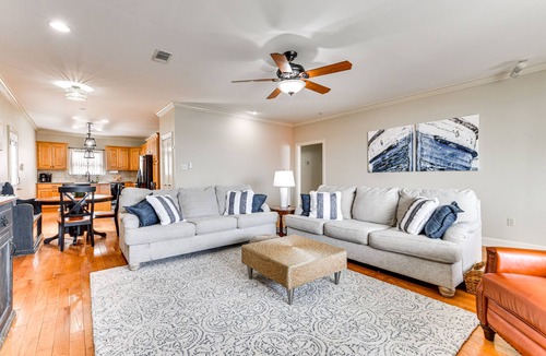 Oscar House | Lakefront Oscar Home w/Game Room + Boat Dock!