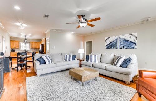 Oscar House | Lakefront Oscar Home w/Game Room + Boat Dock!