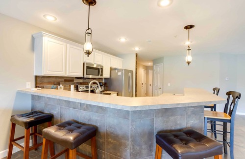 Camdenton Condo | Lakefront Ozark Condo w/Spacious Balcony!