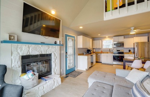 Linn Creek House | Lakefront Ozarks Home: Deck + Boat Dock!