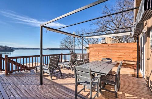 Linn Creek House | Lakefront Ozarks Home: Deck + Boat Dock!