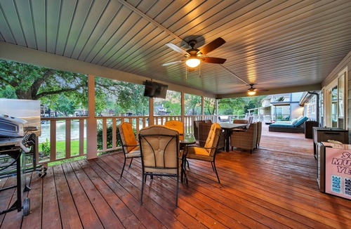 Seven Coves House | LAKEFRONT PARADISE HUGE POOL/SPA/BUG misting sys/4 game tables incl. Golden T