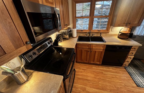 White Mills House | Lakefront Paradise near everything!