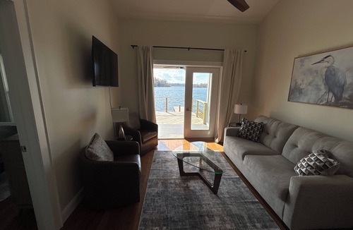Hartsville Condo | Lakefront Paradise!
