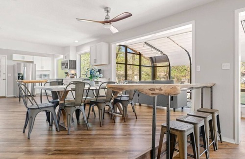 Hot Springs Village Apartment | Lakefront Paradise w/Hot Tub, Decked Out on Desoto
