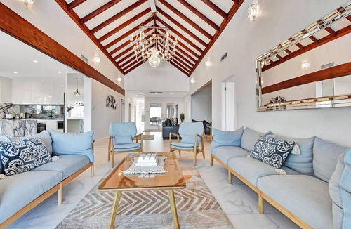 Lake Munmorah House | Lakefront peaceful house with Fireplace