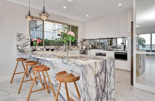 Lake Munmorah House | Lakefront peaceful house with Fireplace