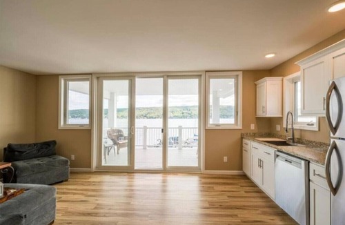 Conesus Apartment | Lakefront Penthouse Apartment