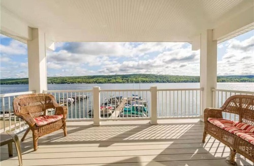 Conesus Apartment | Lakefront Penthouse Apartment