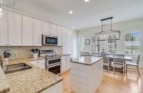 Cinnamon Shore House | Lakefront, Pet-Friendly, Beach Home w/Large Backyard+Loft & Resort Amenities