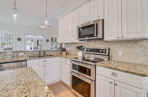 Cinnamon Shore House | Lakefront, Pet-Friendly, Beach Home w/Large Backyard+Loft & Resort Amenities
