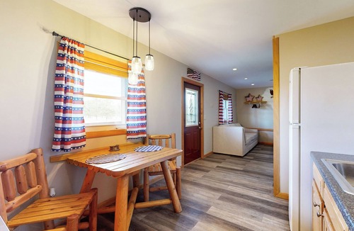 Murphysboro Cabin | Lakefront, Pet-Friendly 1BR w/Porch & Fire Pit