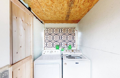 Murphysboro Cabin | Lakefront, Pet-Friendly 1BR w/Porch & Fire Pit
