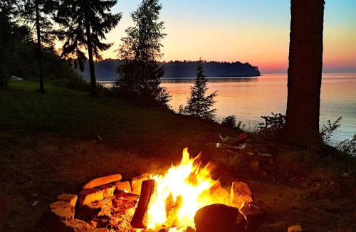 Sodus House | Lakefront Pine Cottage Hot Tub & Fire Pit