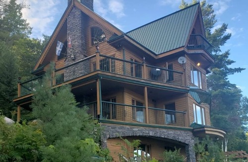 Gracefield Ski Chalet | Lakefront Pineview Chalet + Spa on Lac Orignal