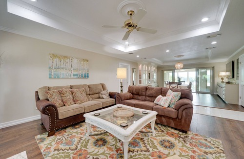 Dogwood Villa | Lakefront Pittsburg Villa w/Private Pool!