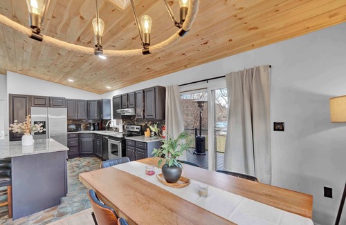 White Haven Cabin | LakeFront Pocono Cabin | Massive Yard & Hot Tub