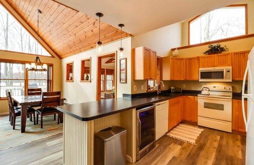 Pocono Lake House | Lakefront Poconos Family Home w/Pool Access