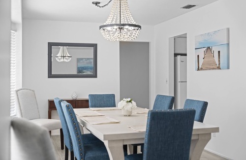 Venice Gardens House | Lakefront Pool Home-Venice, FL