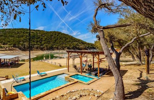 Lower Basin Lake Travis House | Lakefront/Pool & Hot Tub/NEW PICKLEBALL/Sand Volley Ball/4 acres/Sleeps 28