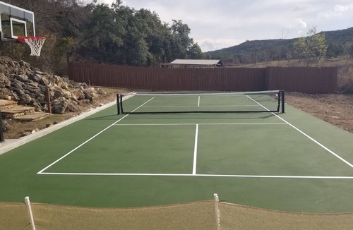 Lower Basin Lake Travis House | Lakefront/Pool & Hot Tub/NEW PICKLEBALL/Sand Volley Ball/4 acres/Sleeps 28