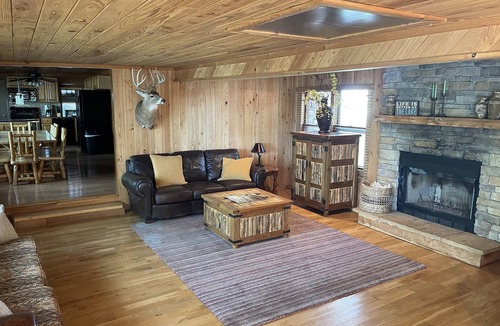 Flemington House | LAKEFRONT PREMIER rustic cabin on quiet cove, west side of Pomme de Terre Lake