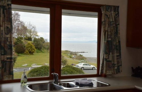 Rainbow Point House | Lakefront prime location in Rainbow Point - fab!