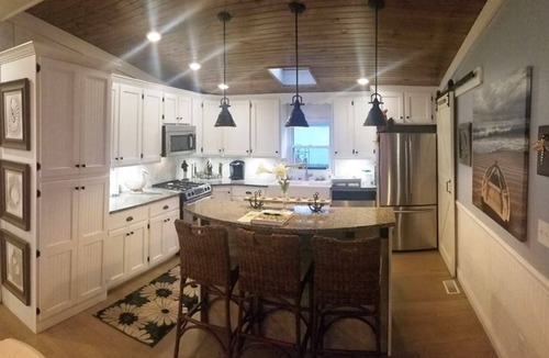 Ripley Cottage | LAKEFRONT PRIVACY ON SUNSET COVE