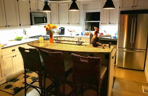 Ripley Cottage | LAKEFRONT PRIVACY ON SUNSET COVE