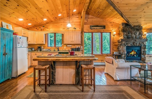 Arietta Cabin | Lakefront Privacy with Stunning Views