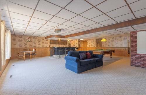 Paw Paw House | Lakefront, private bar- pet friendly