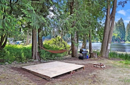 East Renton Highlands RV Rental | Lakefront private camp site