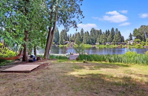 East Renton Highlands RV Rental | Lakefront private camp site