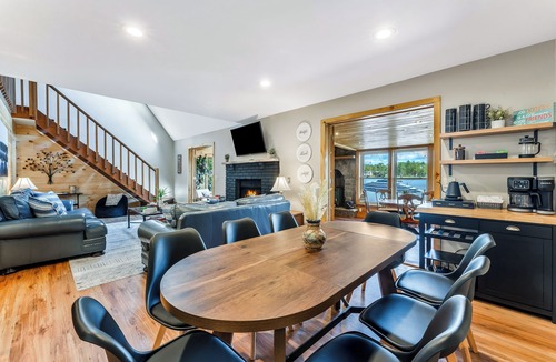 Tobyhanna House | Lakefront! Private Dock, Hot Tub, Kayaks, Fire Pit, Pool, Games