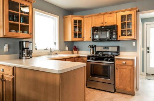 Delavan Lake House | Lakefront Private Dock Pet Friendly Fire Pit