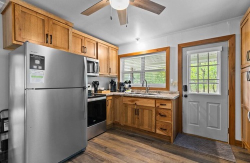 Waupaca House | Lakefront! Private Dock! Kayaks&Paddleboards!