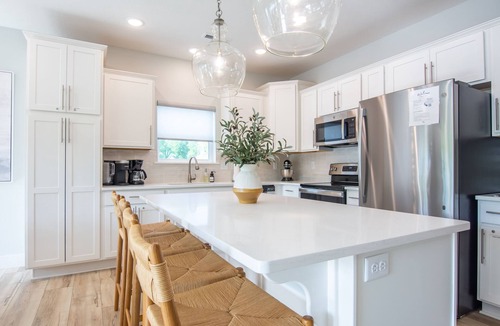 Branson House | Lakefront, Private Hot Tub, By Downtown Landing | Mini Pearl