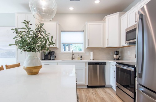 Branson House | Lakefront, Private Hot Tub, By Downtown Landing | Mini Pearl