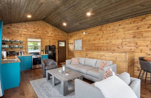 Gravois Mills Cottage | Lakefront Private Cabin