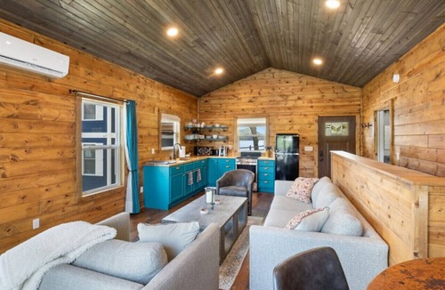 Gravois Mills Cottage | Lakefront Private Cabin