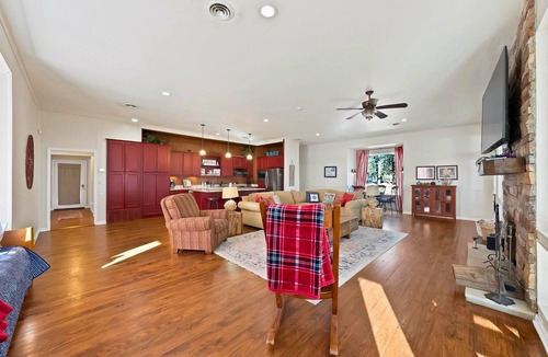 Quinlan House | Lakefront | Private Dock | Games | Guest House