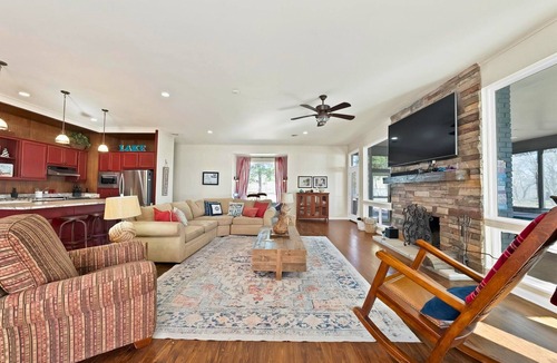 Quinlan House | Lakefront | Private Dock | Games | Guest House