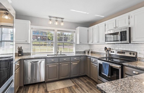 Carolyn Estates House | Lakefront property great for fishing & boating. Spring & Summer dates available!