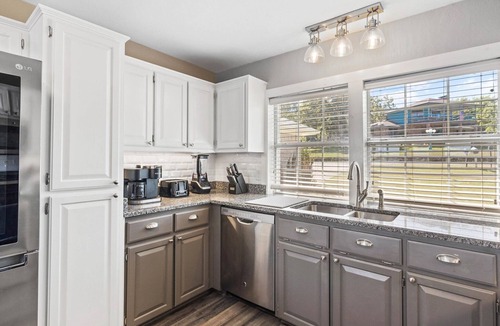 Carolyn Estates House | Lakefront property great for fishing & boating. Spring & Summer dates available!