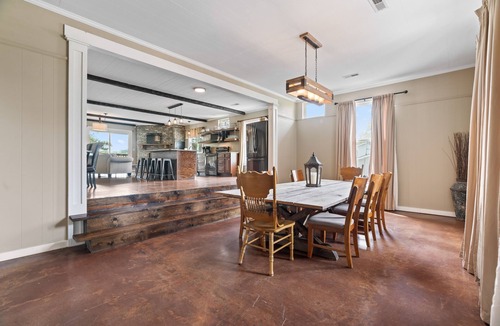 Wilson County House | Lakefront property with 7 bedrooms